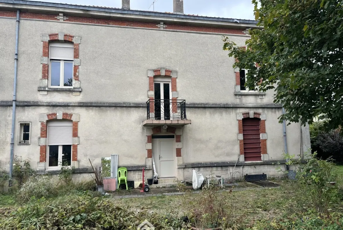 Maison de maître à rénover de 351 m² à Chauvoncourt, proche nature et commodités 