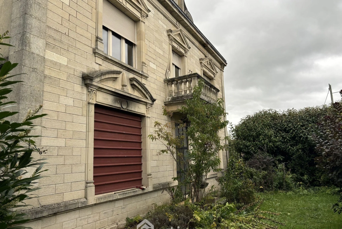 Maison de maître à rénover de 351 m² à Chauvoncourt, proche nature et commodités 