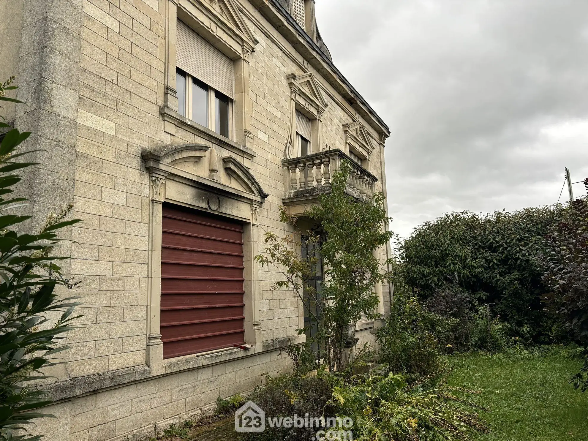 Maison de maître à rénover de 351 m² à Chauvoncourt, proche nature et commodités 