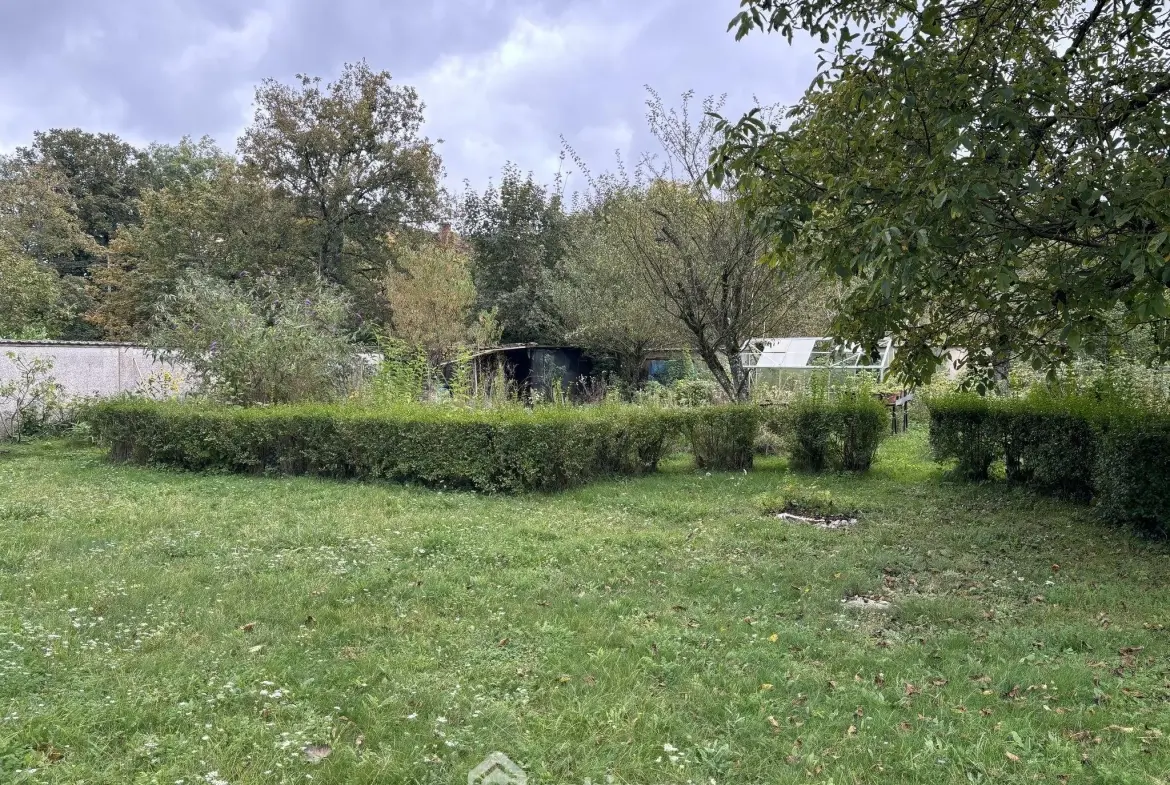 Maison de maître à rénover de 351 m² à Chauvoncourt, proche nature et commodités 