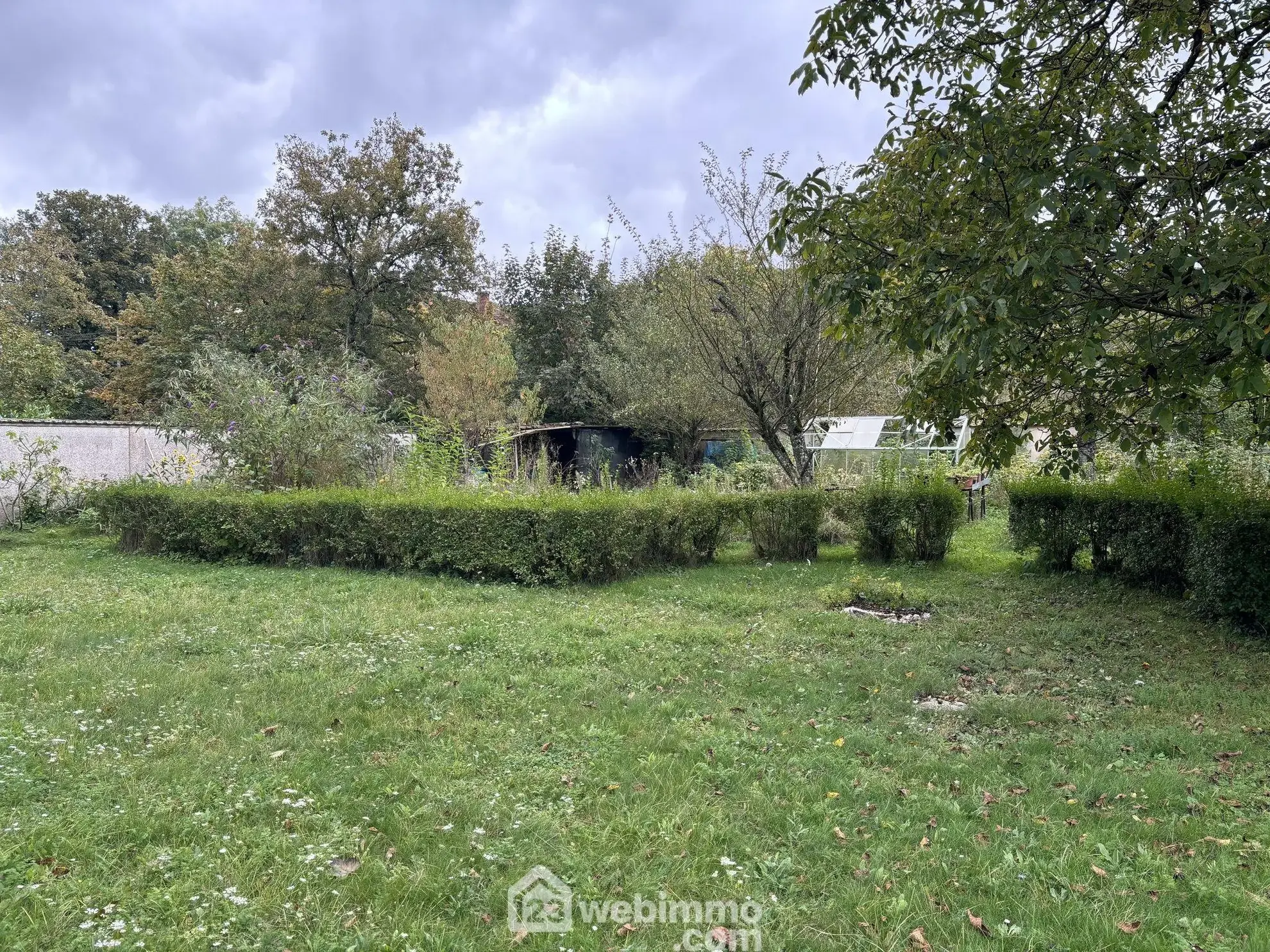 Maison de maître à rénover de 351 m² à Chauvoncourt, proche nature et commodités 