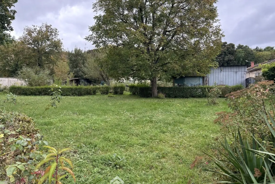 Maison de maître à rénover de 351 m² à Chauvoncourt, proche nature et commodités 