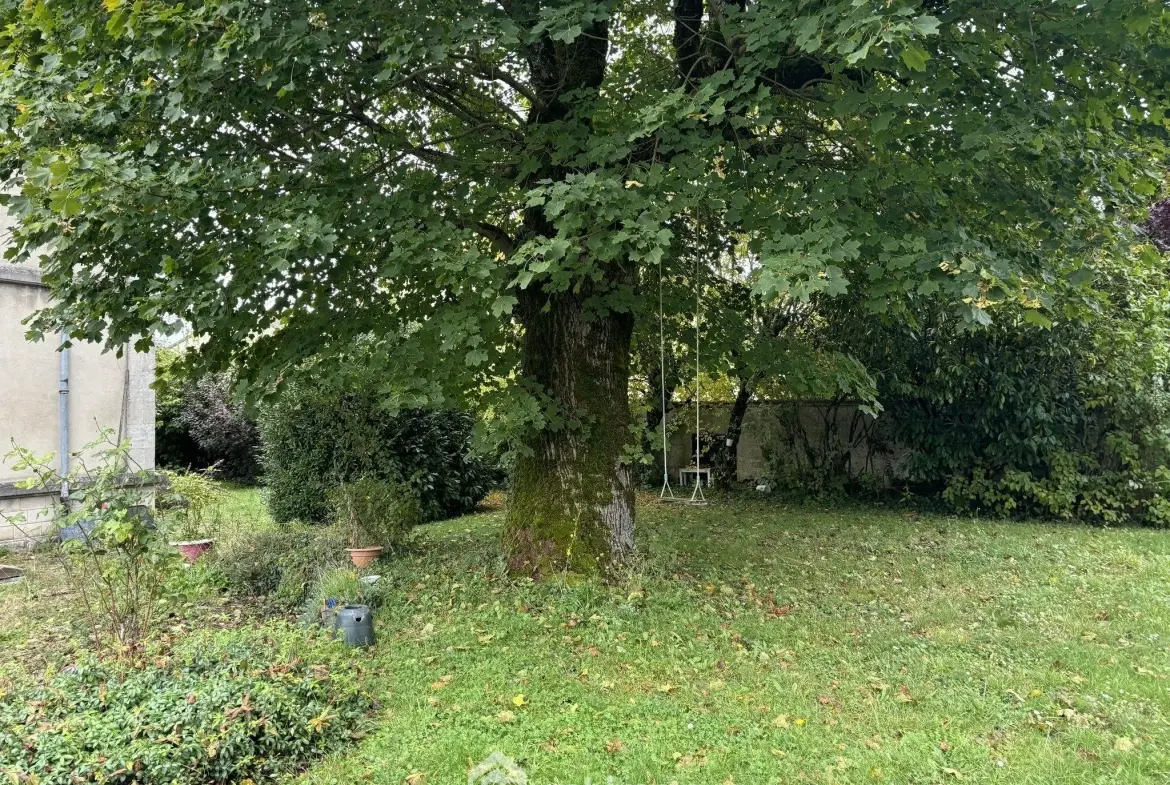 Maison de maître à rénover de 351 m² à Chauvoncourt, proche nature et commodités 