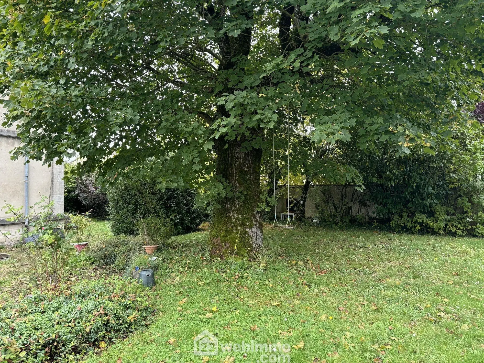 Maison de maître à rénover de 351 m² à Chauvoncourt, proche nature et commodités 