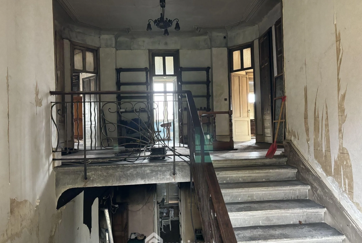 Maison de maître à rénover de 351 m² à Chauvoncourt, proche nature et commodités 