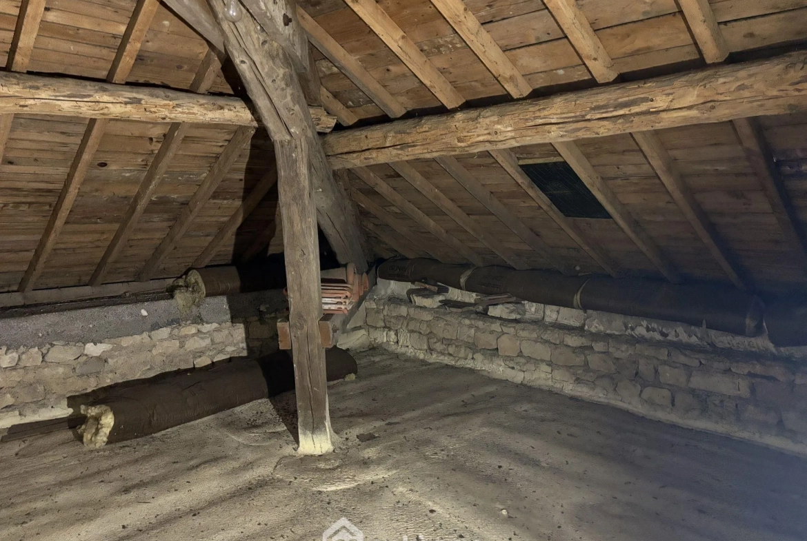 Maison de maître à rénover de 351 m² à Chauvoncourt, proche nature et commodités 