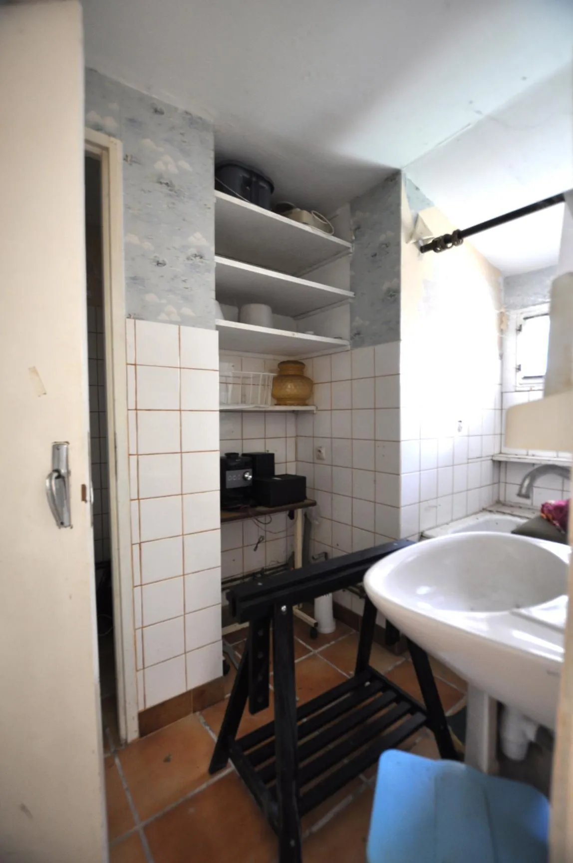 Maison à rénover à Saint-Caprais-de-Bordeaux avec grand terrain et garage 