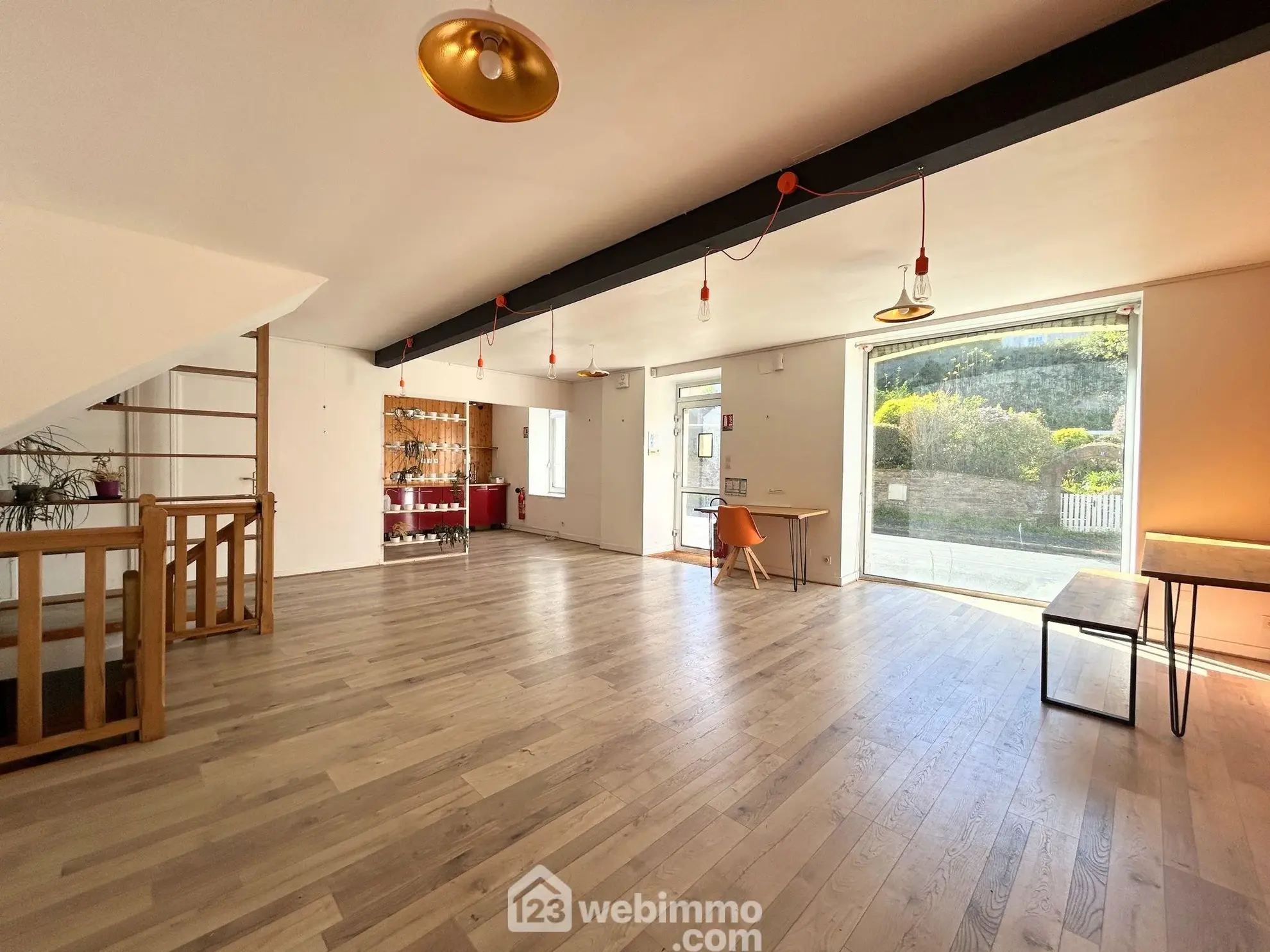 Local commercial et d'habitation de 166 m² à Saint-Michel-en-Grève, proche mer 