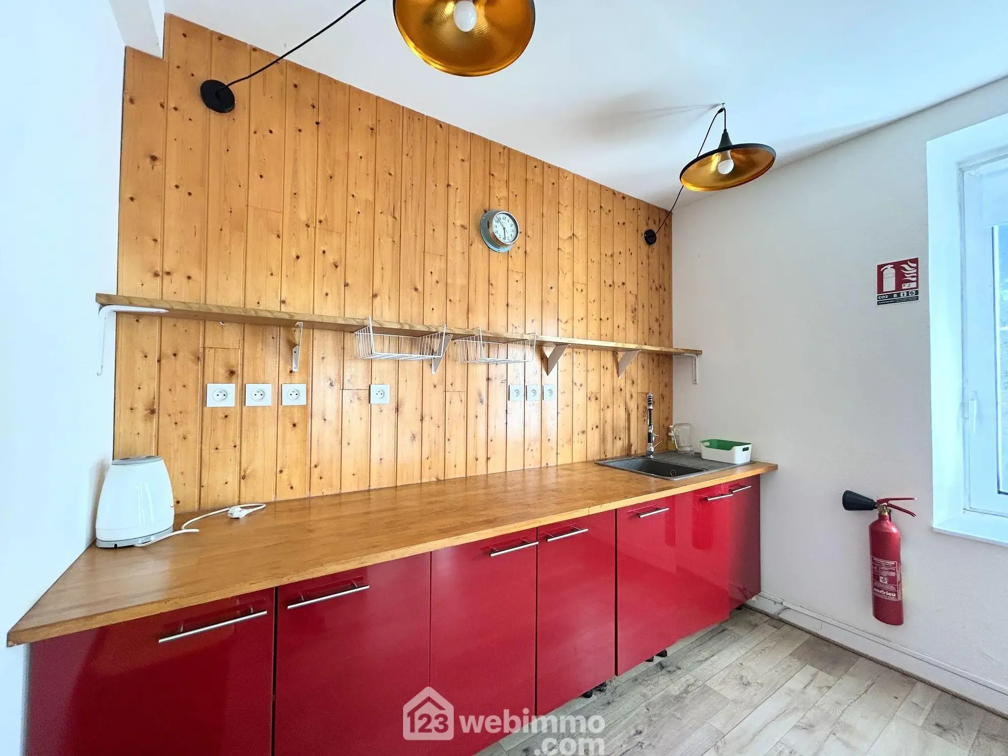 Local commercial et d'habitation de 166 m² à Saint-Michel-en-Grève, proche mer 