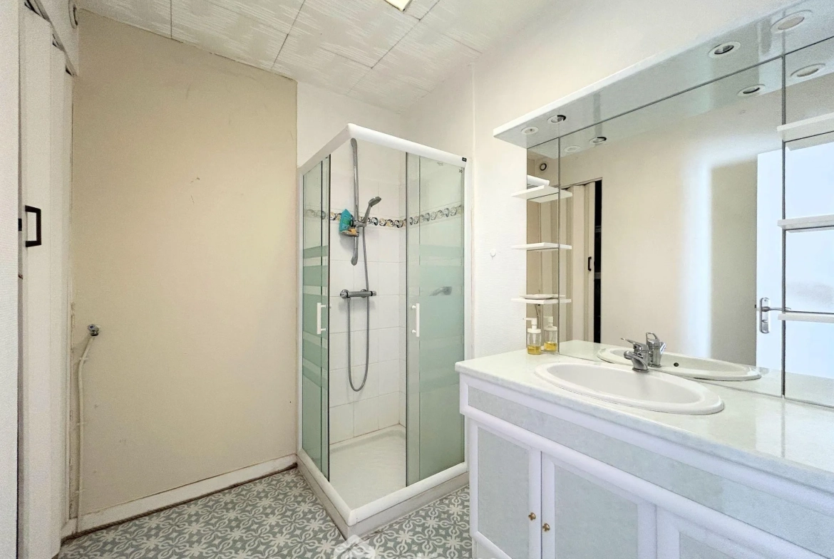 Local commercial et d'habitation de 166 m² à Saint-Michel-en-Grève, proche mer 