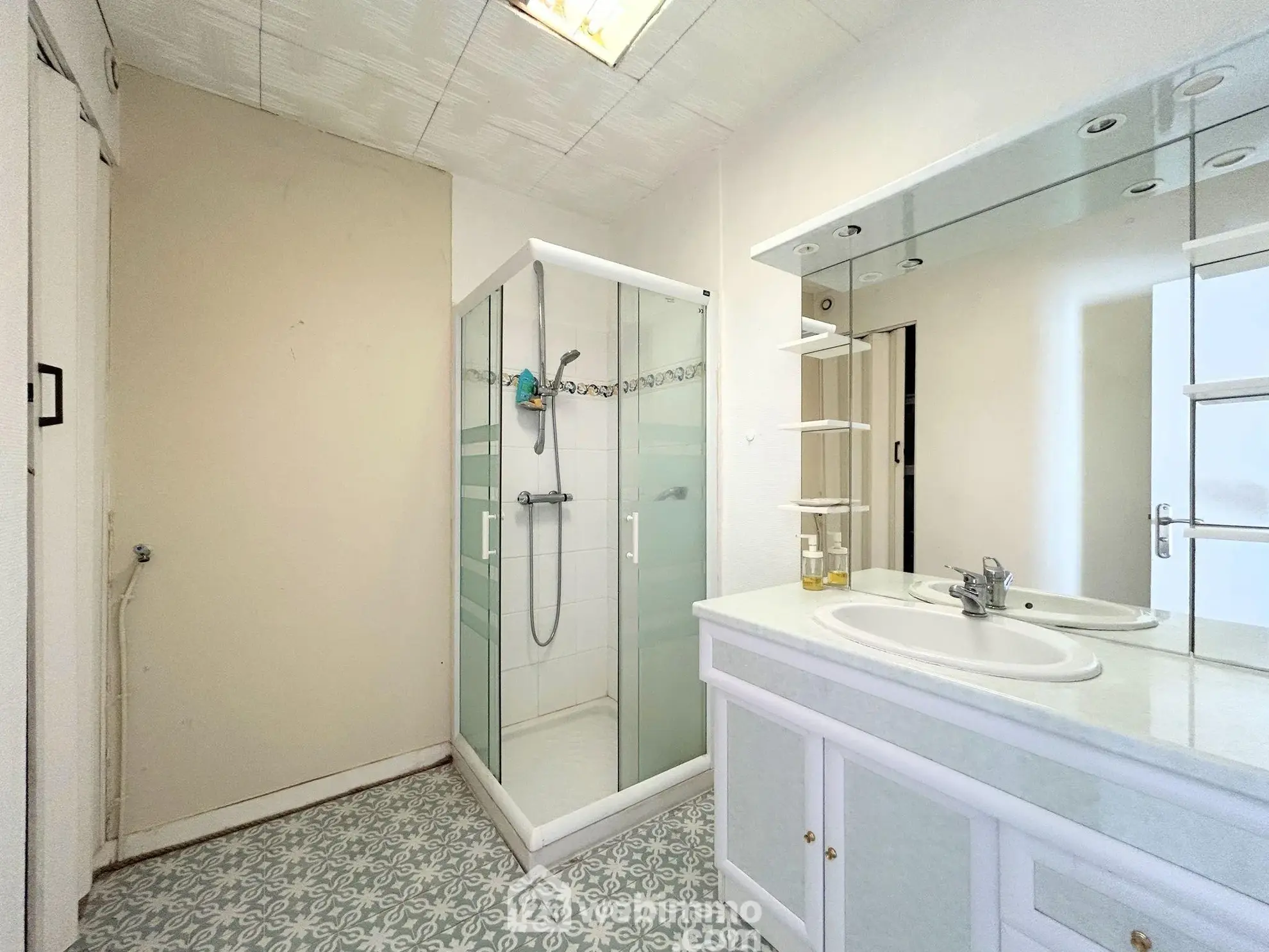 Local commercial et d'habitation de 166 m² à Saint-Michel-en-Grève, proche mer 