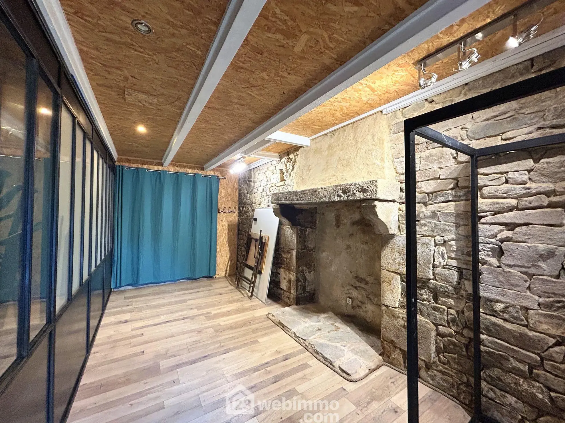 Local commercial et d'habitation de 166 m² à Saint-Michel-en-Grève, proche mer 