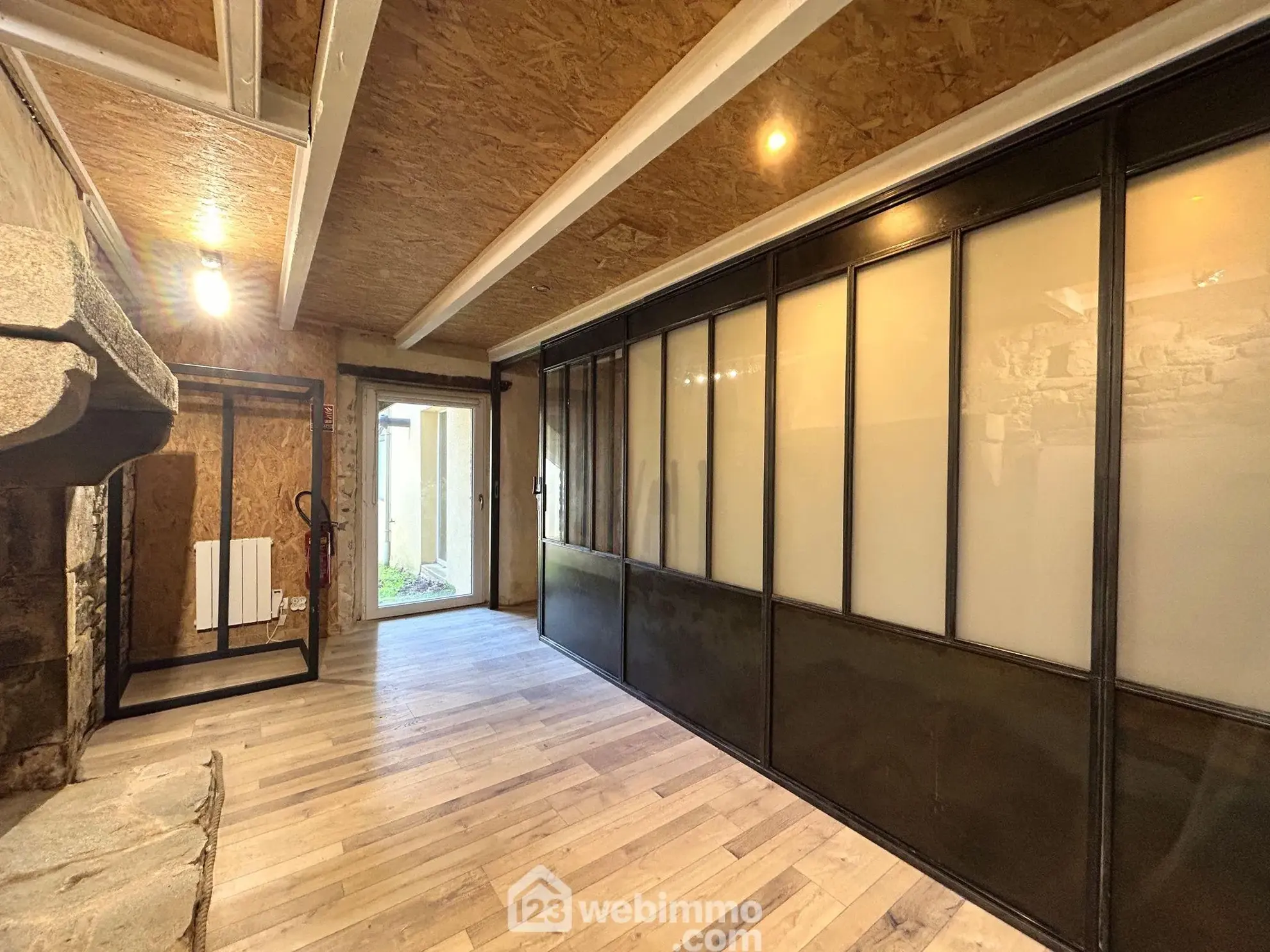 Local commercial et d'habitation de 166 m² à Saint-Michel-en-Grève, proche mer 