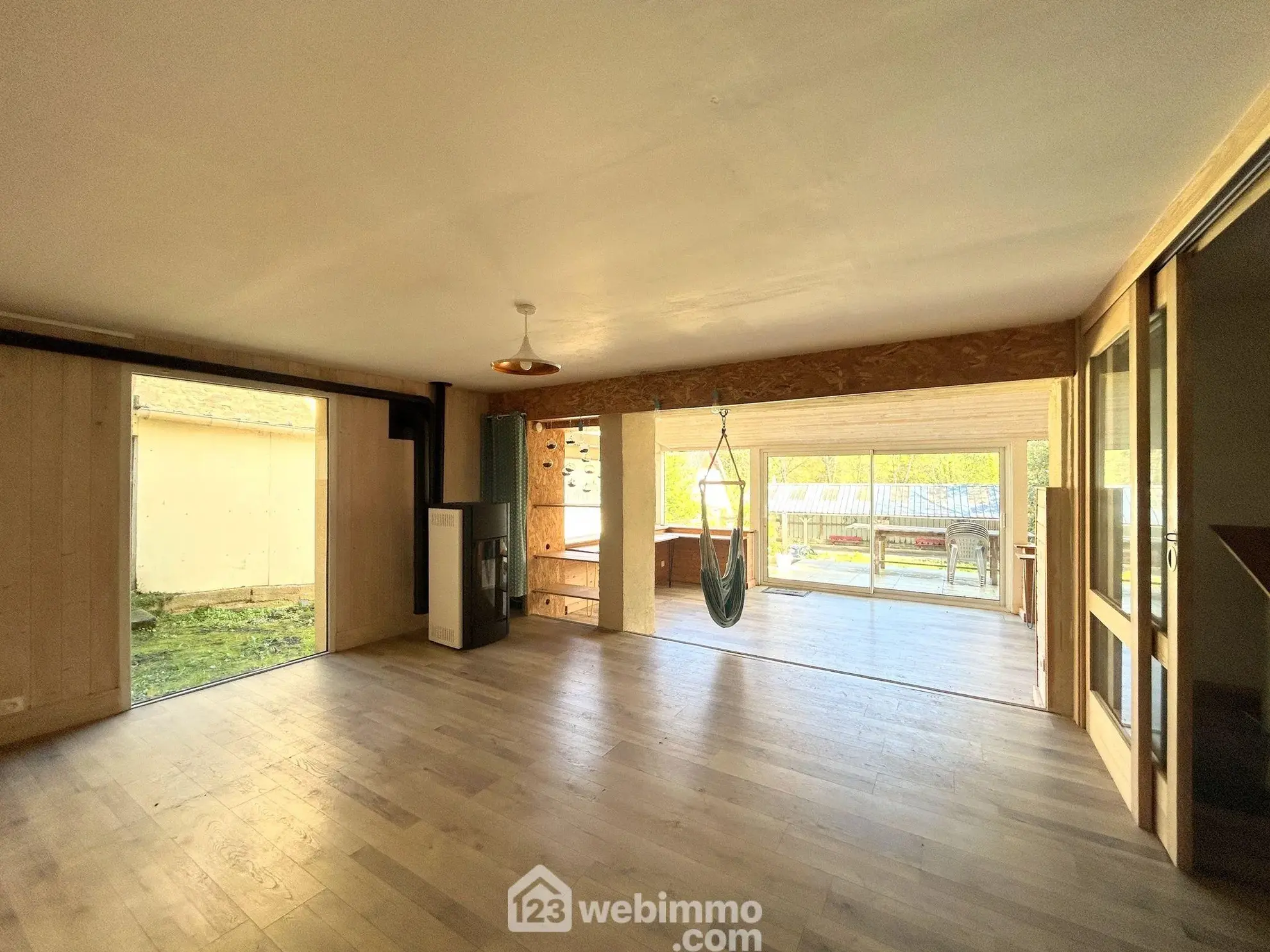 Local commercial et d'habitation de 166 m² à Saint-Michel-en-Grève, proche mer 