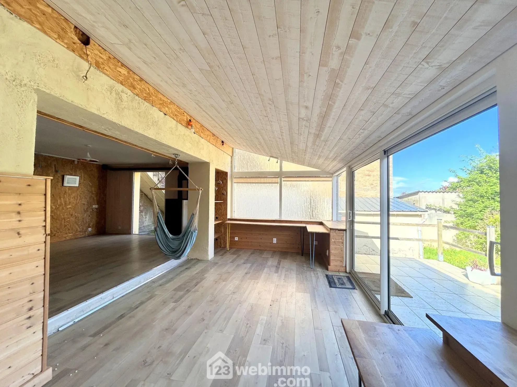 Local commercial et d'habitation de 166 m² à Saint-Michel-en-Grève, proche mer 