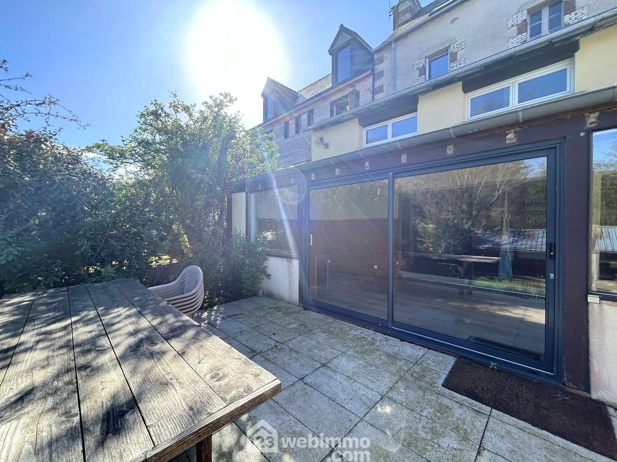Local commercial et d'habitation de 166 m² à Saint-Michel-en-Grève, proche mer 