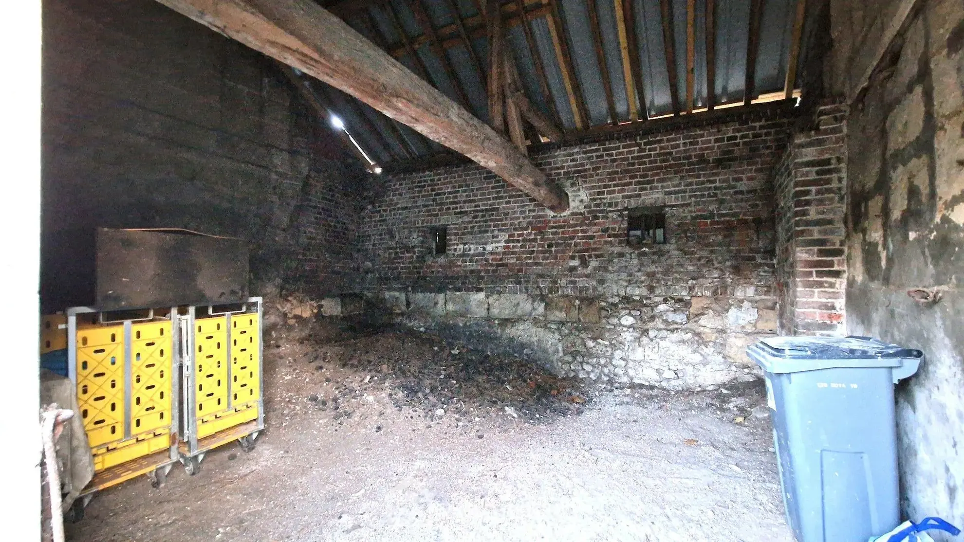 Grande grange à rénover de 100 m² à Crêpy - Opportunité rare 