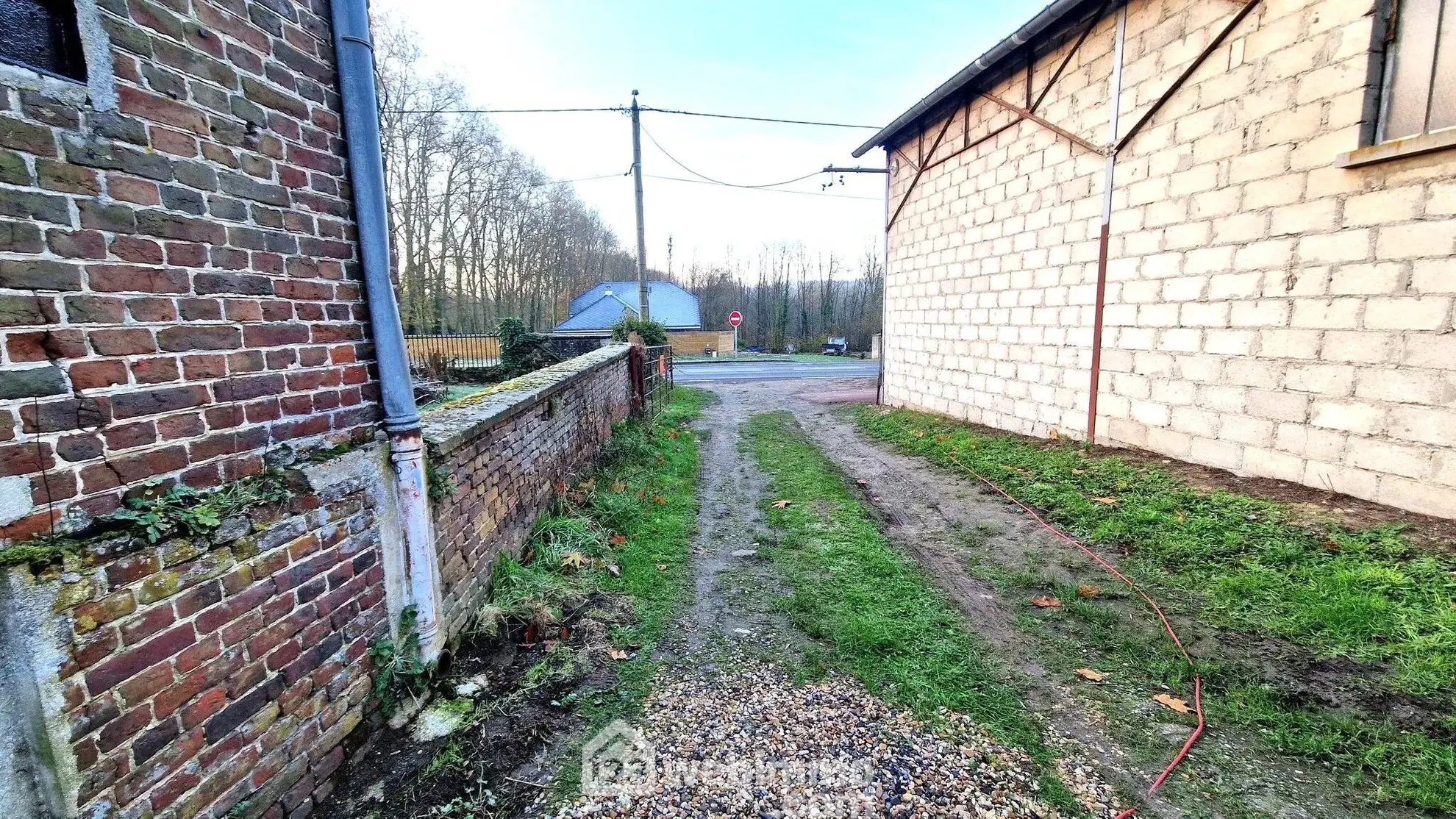 Grande grange à rénover de 100 m² à Crêpy - Opportunité rare 