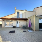 Maison mitoyenne à Mably de 100 m² avec terrasse et terrain de 576 m²