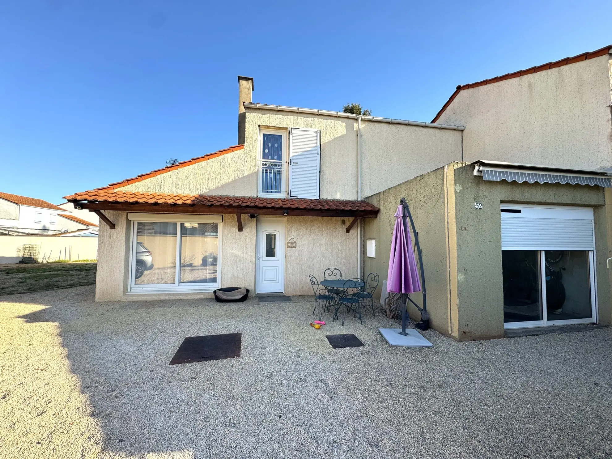 Maison mitoyenne à Mably de 100 m² avec terrasse et terrain de 576 m² 