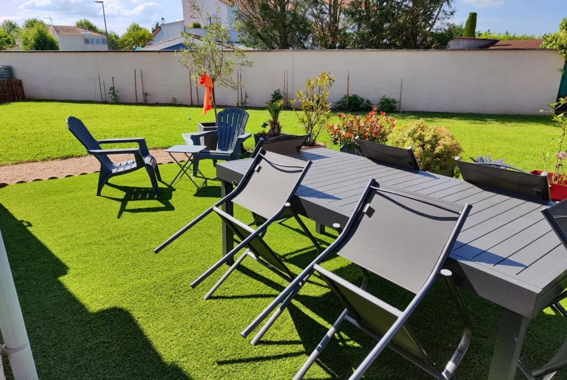 Maison mitoyenne à Mably de 100 m² avec terrasse et terrain de 576 m² 