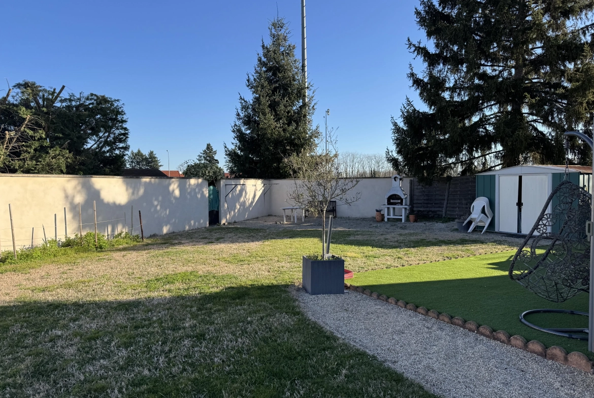 Maison mitoyenne à Mably de 100 m² avec terrasse et terrain de 576 m² 