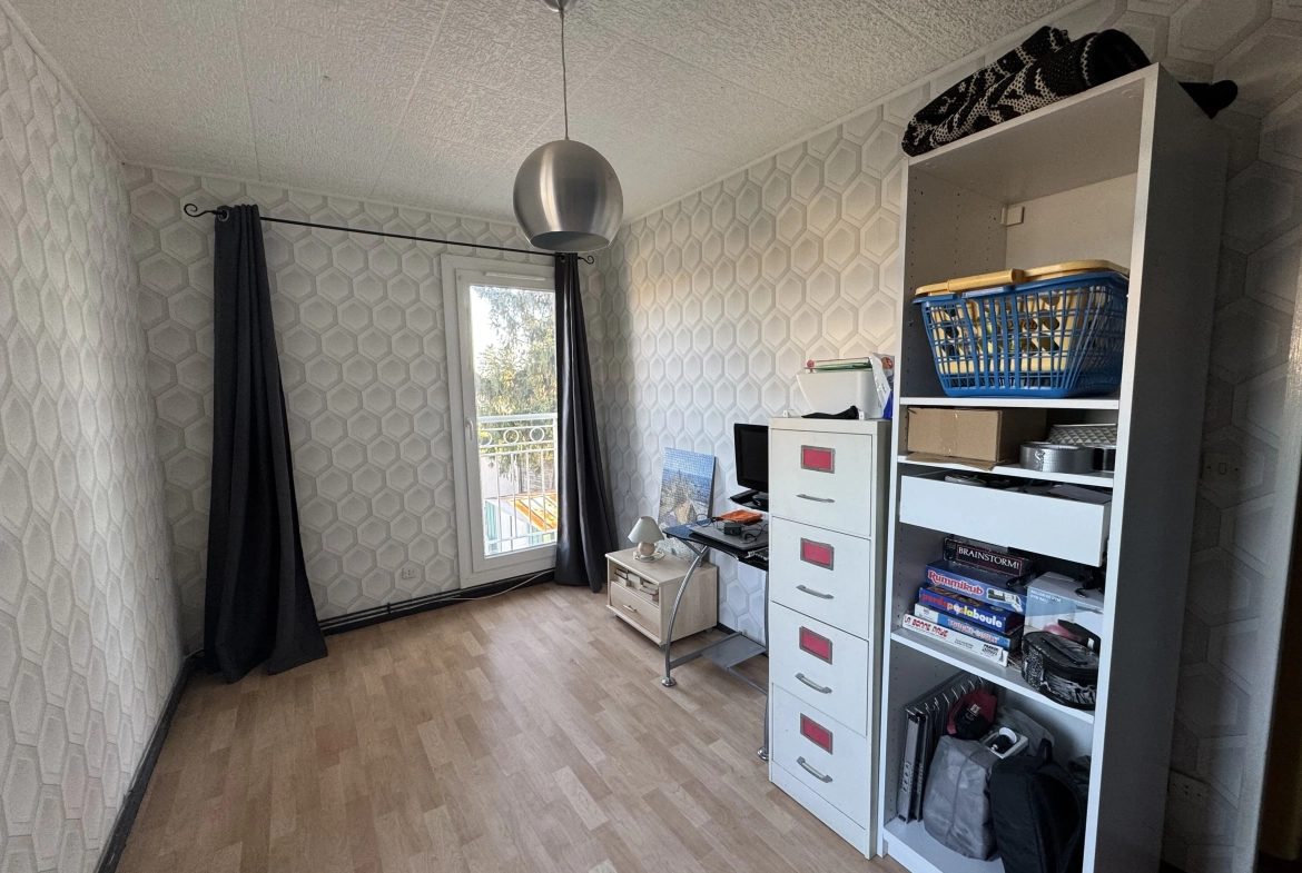 Maison mitoyenne à Mably de 100 m² avec terrasse et terrain de 576 m² 