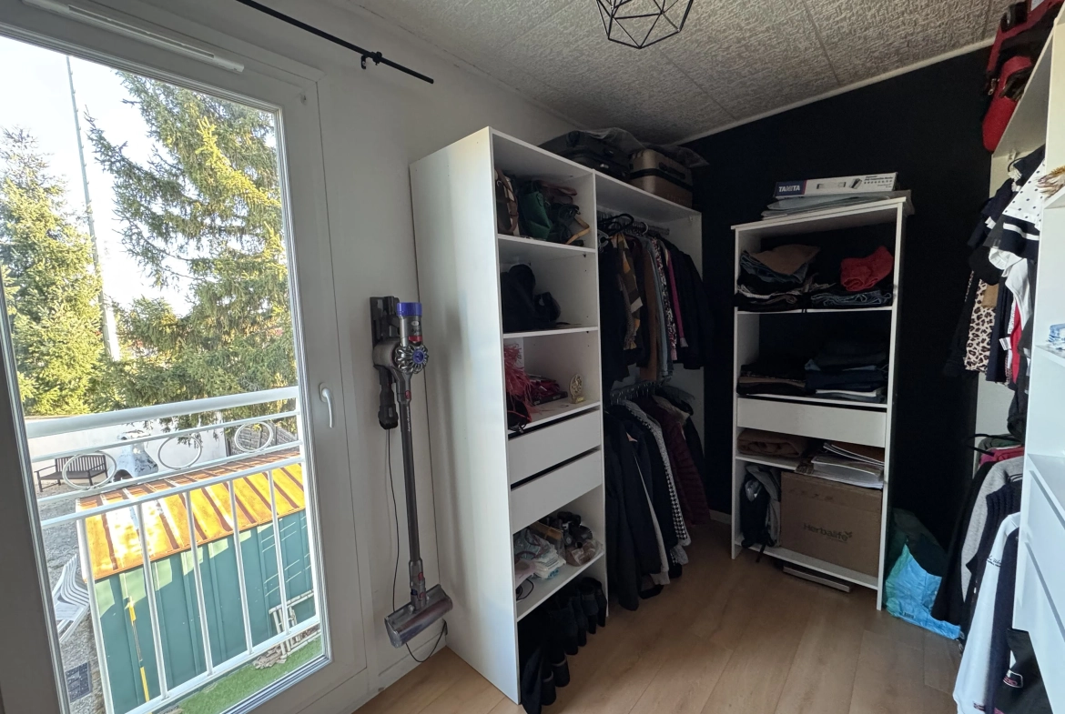 Maison mitoyenne à Mably de 100 m² avec terrasse et terrain de 576 m² 