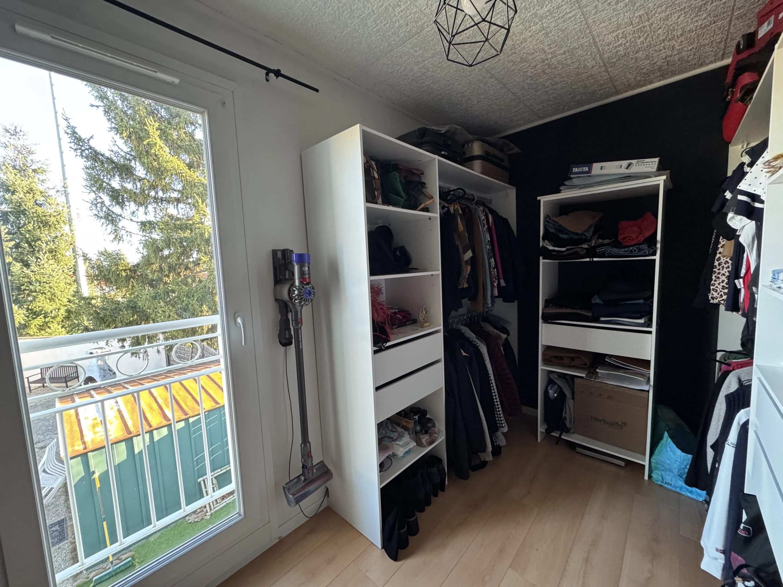 Maison mitoyenne à Mably de 100 m² avec terrasse et terrain de 576 m² 