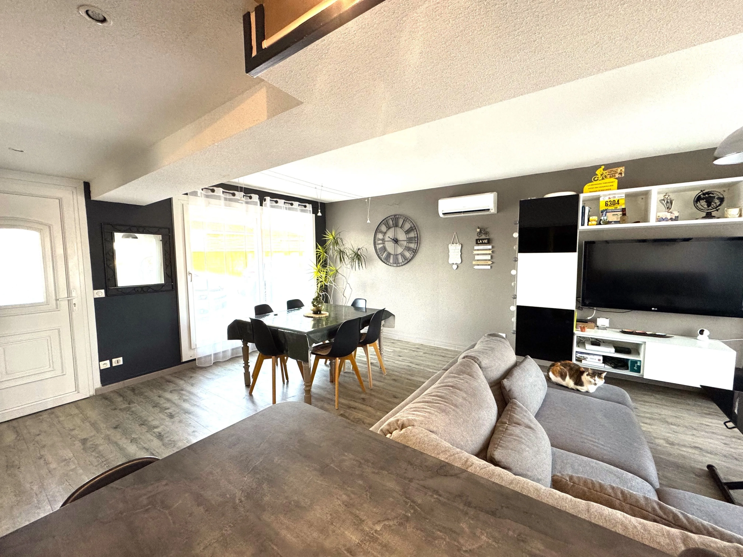 Maison mitoyenne à Mably de 100 m² avec terrasse et terrain de 576 m² 