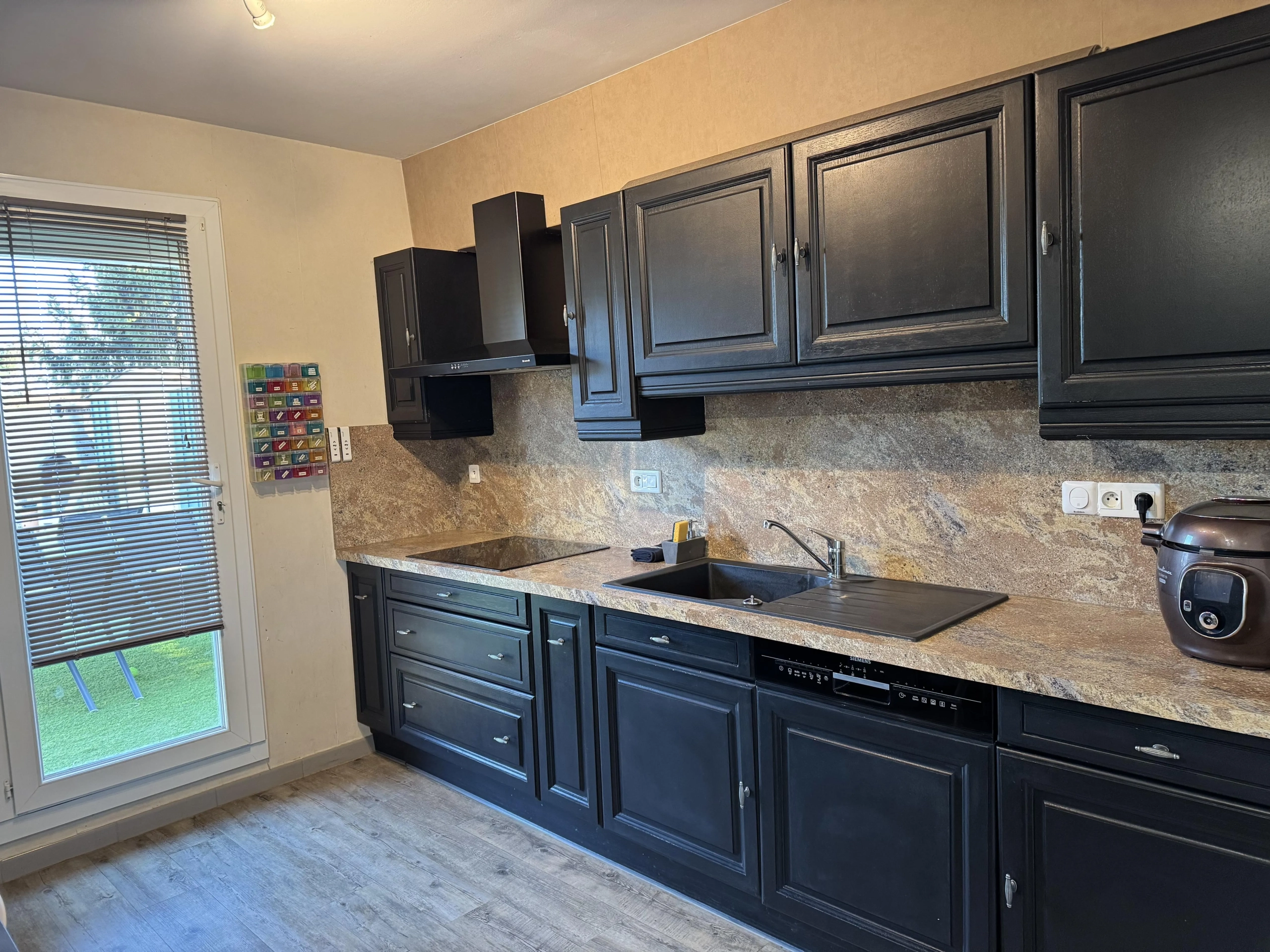 Maison mitoyenne à Mably de 100 m² avec terrasse et terrain de 576 m² 