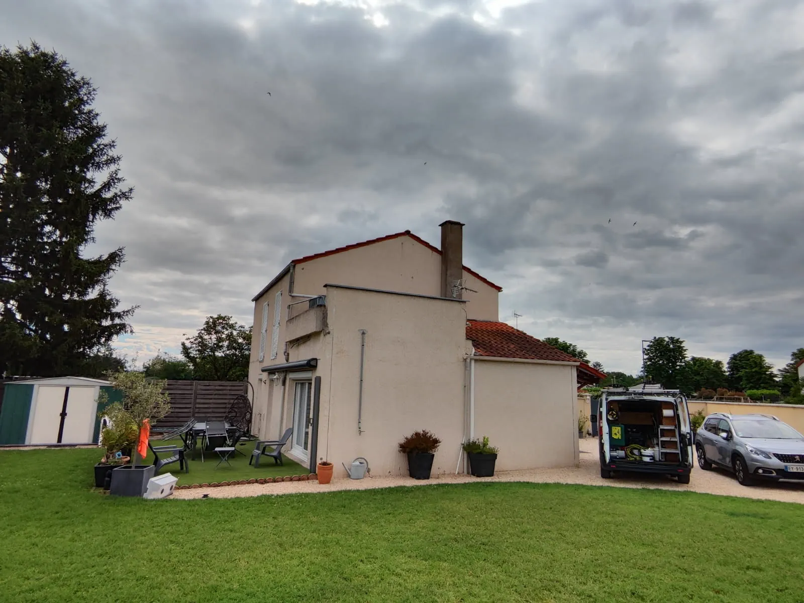 Maison mitoyenne à Mably de 100 m² avec terrasse et terrain de 576 m² 