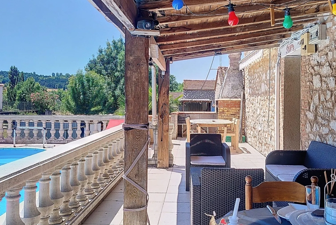 Maison individuelle de standing avec piscine à Carmaux – 6 chambres, 236 m² 