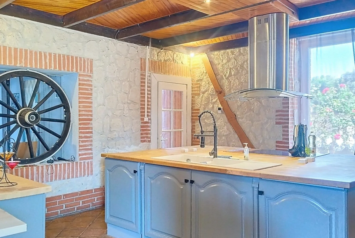 Maison individuelle de standing avec piscine à Carmaux – 6 chambres, 236 m² 