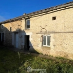 Maison à rénover de 103 m² avec terrain à Saint-Jean-De-Sauves