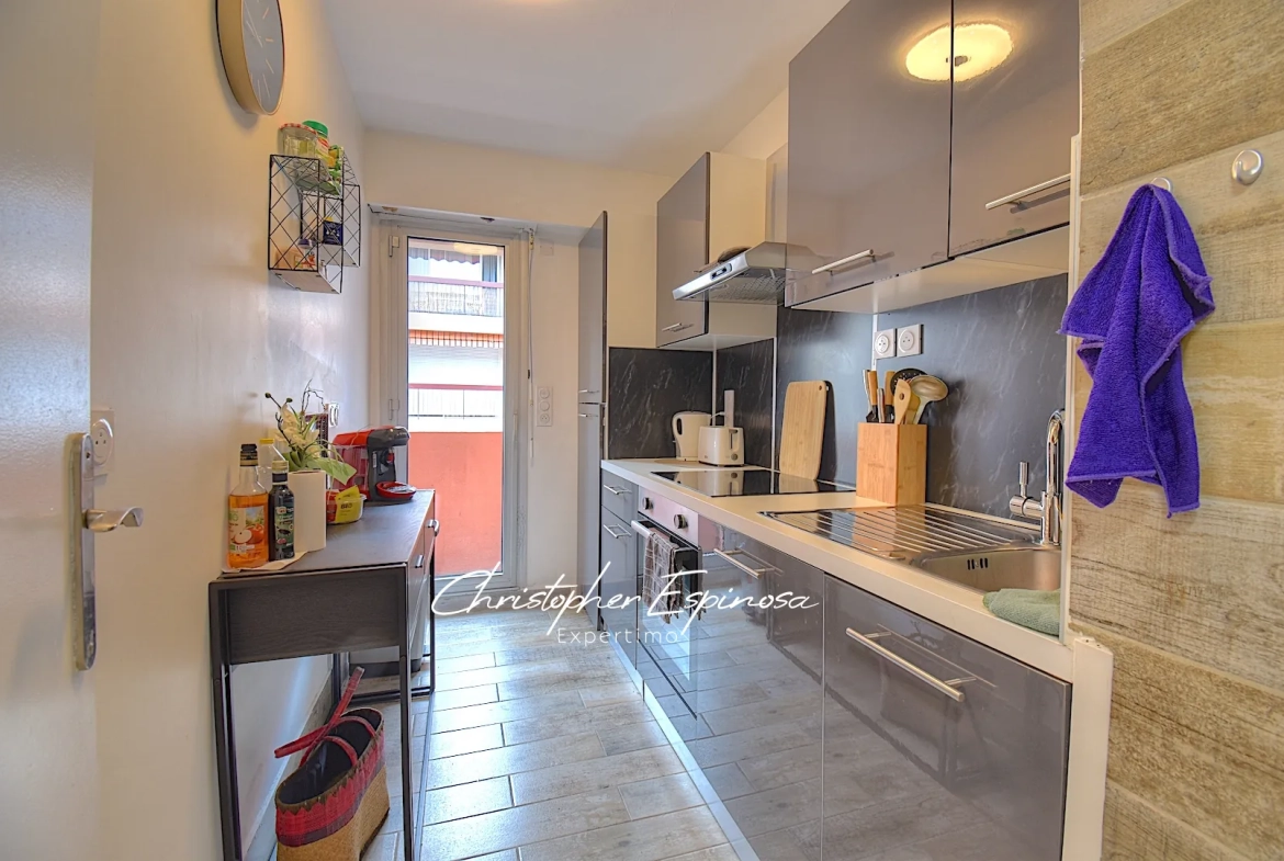 Appartement 2 pièces rénové à Antibes proche du Vieil Antibes 