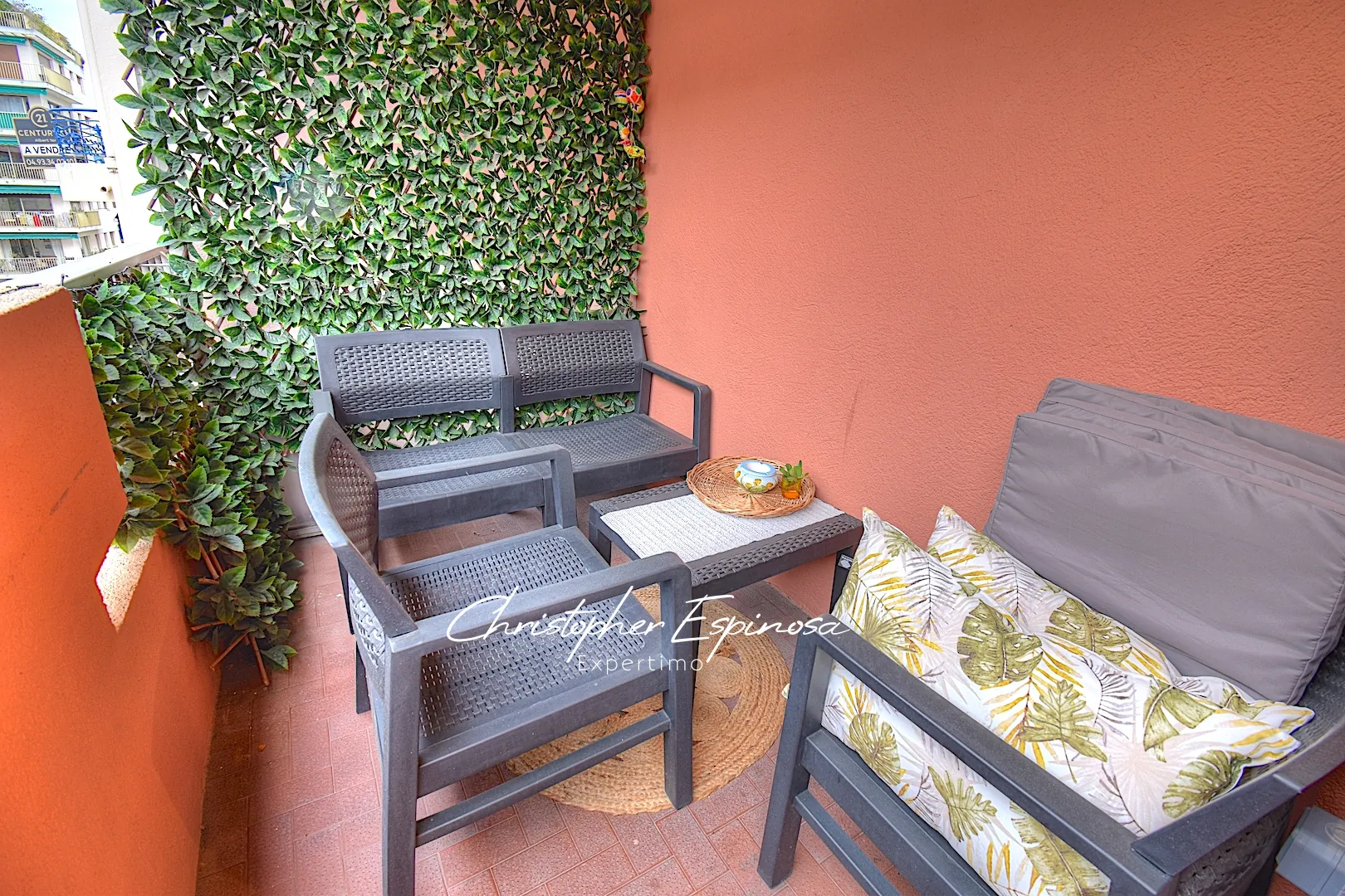 Appartement 2 pièces rénové à Antibes proche du Vieil Antibes 