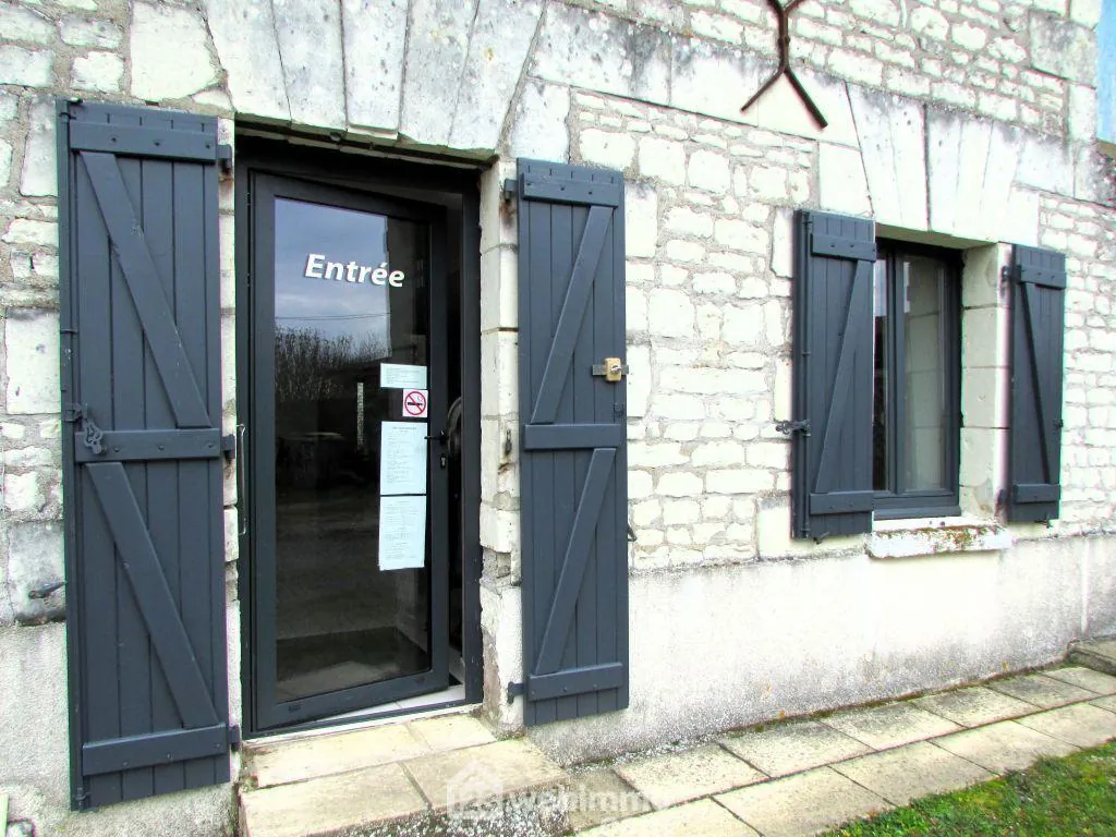 Commerce de 57 m² à Berthegon, ancien salon de coiffure à rénover ou transformer en habitation 