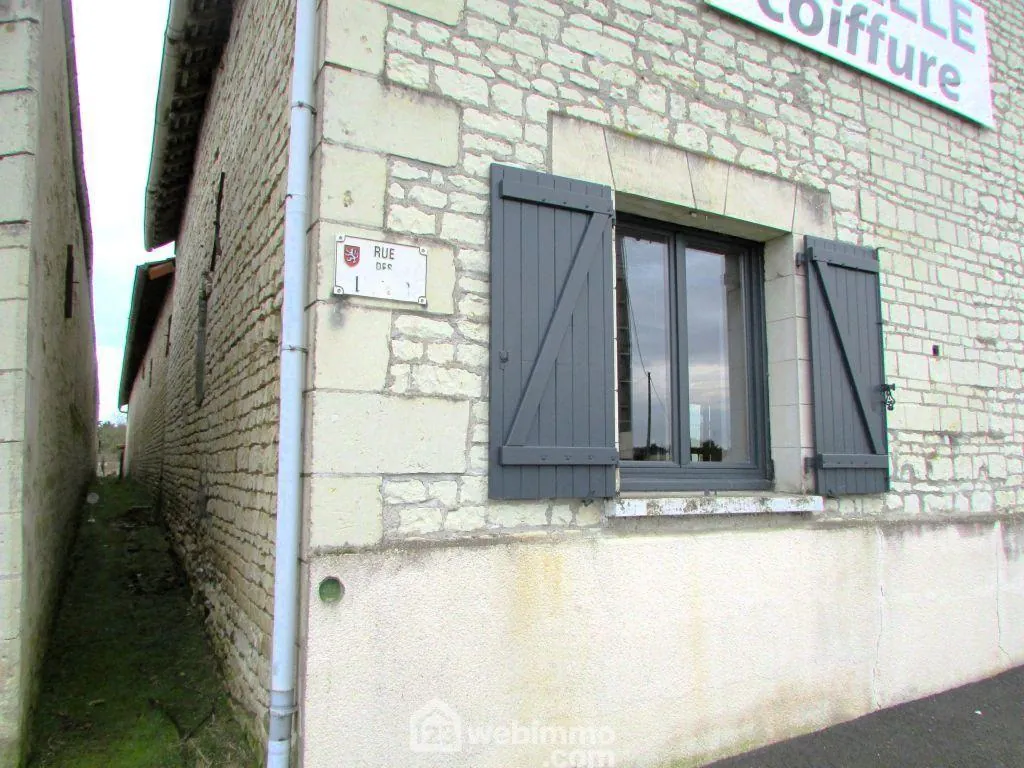 Commerce de 57 m² à Berthegon, ancien salon de coiffure à rénover ou transformer en habitation 