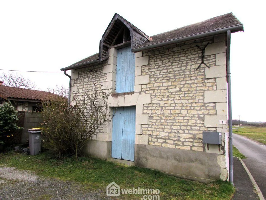 Commerce de 57 m² à Berthegon, ancien salon de coiffure à rénover ou transformer en habitation 