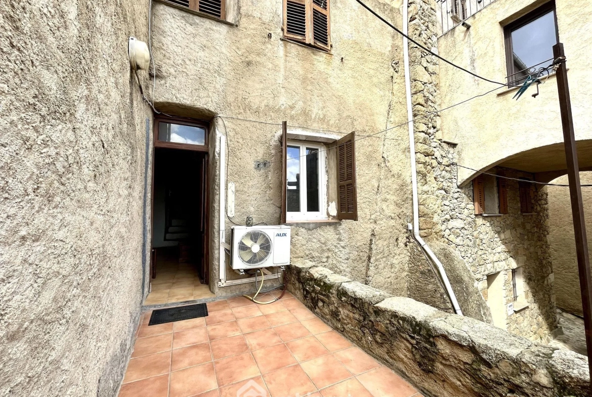 Appartement à rénover avec terrasse et jardin à Santa Reparata, idéal investissement 