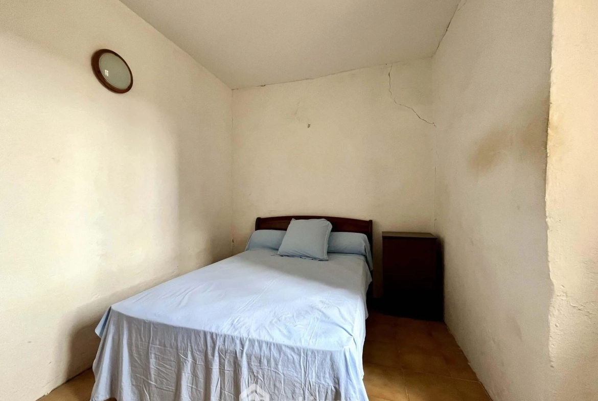 Appartement à rénover avec terrasse et jardin à Santa Reparata, idéal investissement 