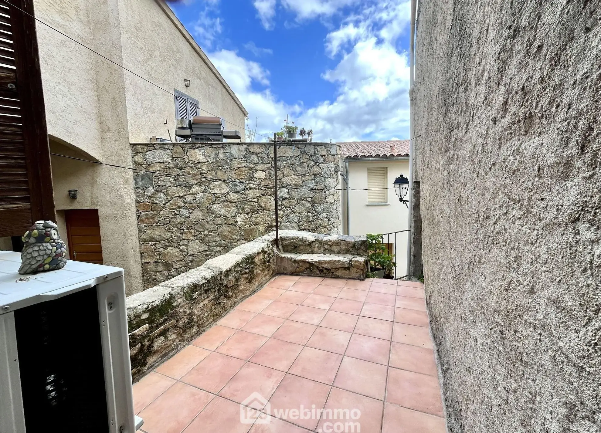 Appartement à rénover avec terrasse et jardin à Santa Reparata, idéal investissement 