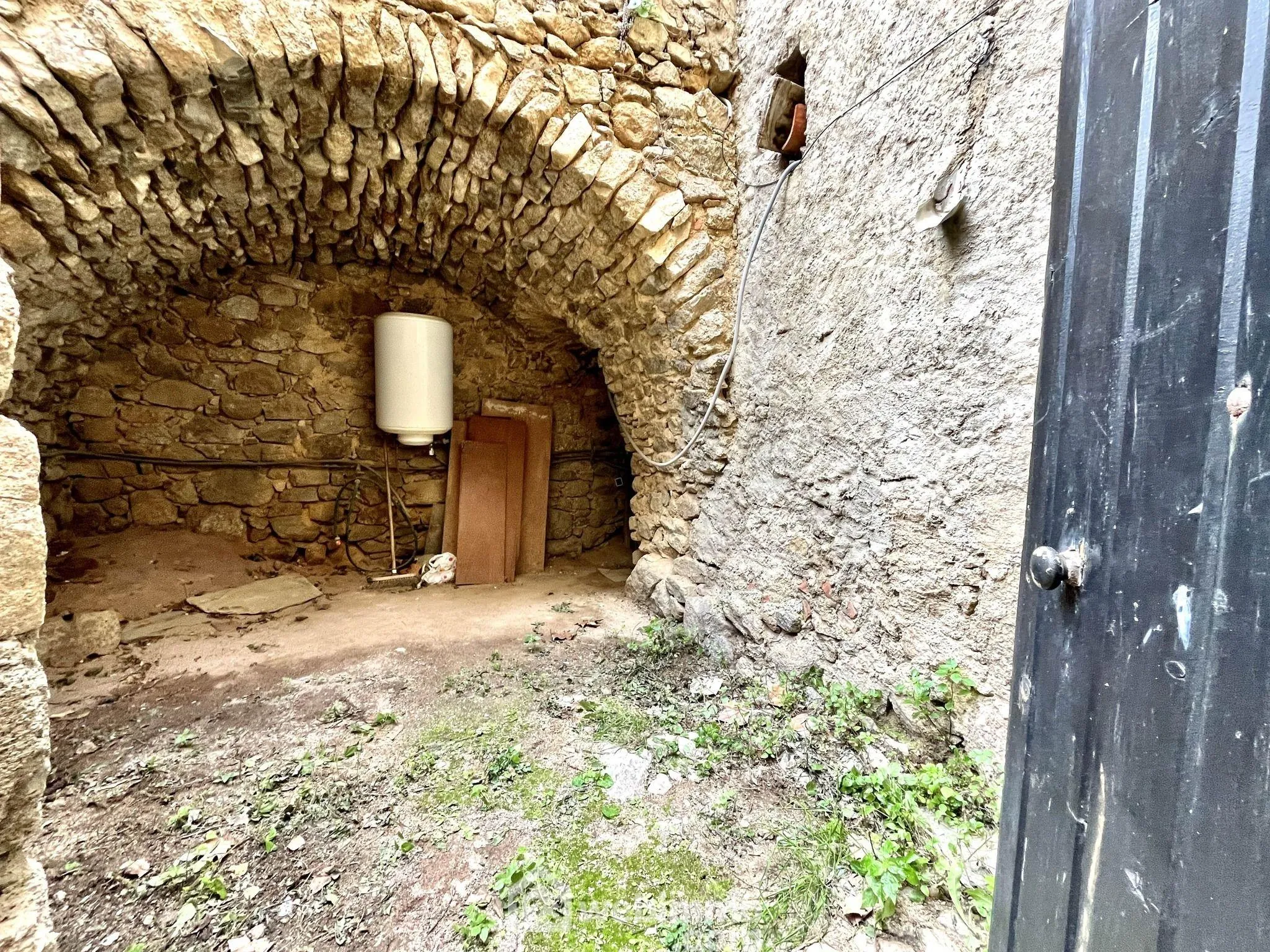 Appartement à rénover avec terrasse et jardin à Santa Reparata, idéal investissement 