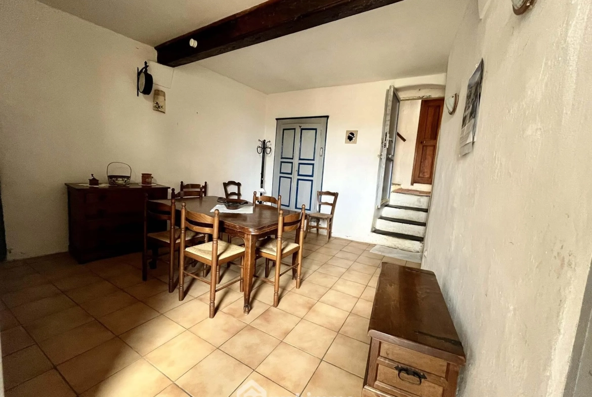 Appartement à rénover avec terrasse et jardin à Santa Reparata, idéal investissement 