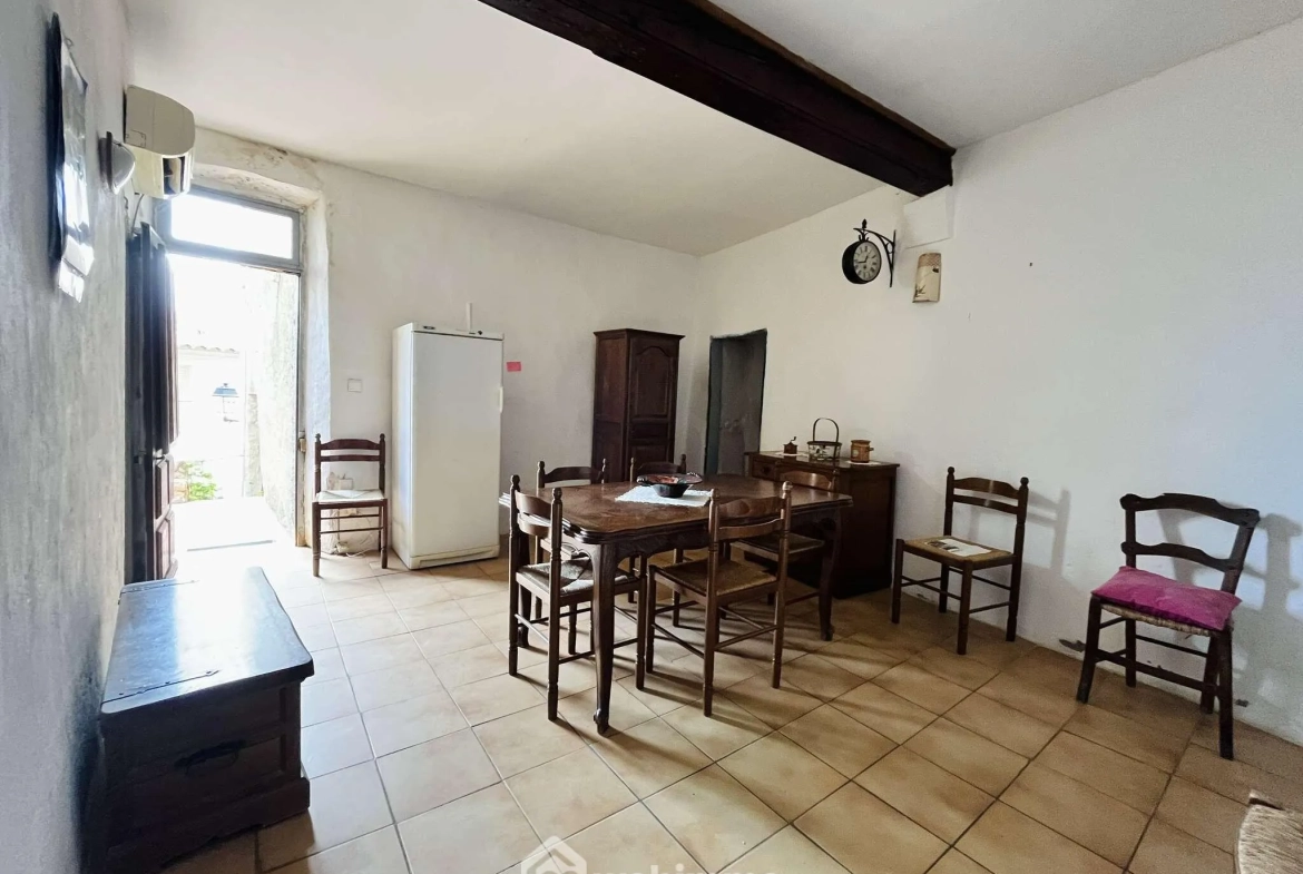 Appartement à rénover avec terrasse et jardin à Santa Reparata, idéal investissement 