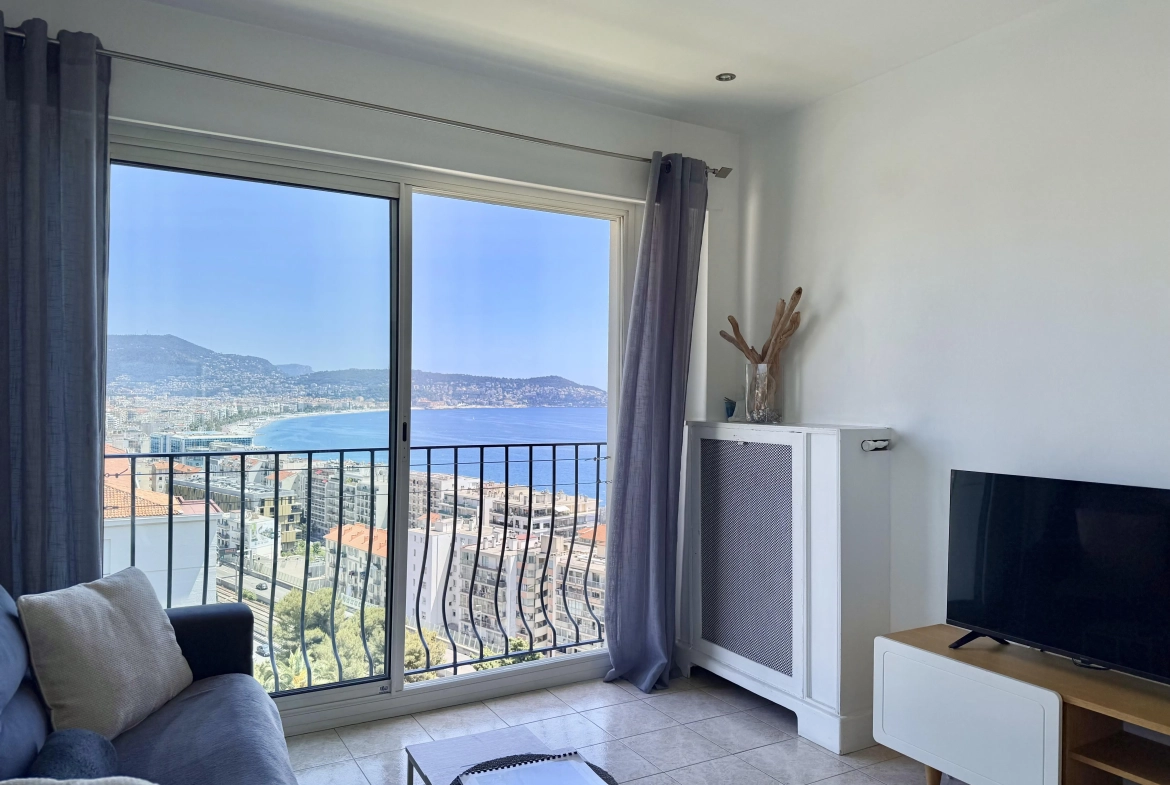 Appartement type studio bis de 30 m² avec vue mer à Fabron, Nice 