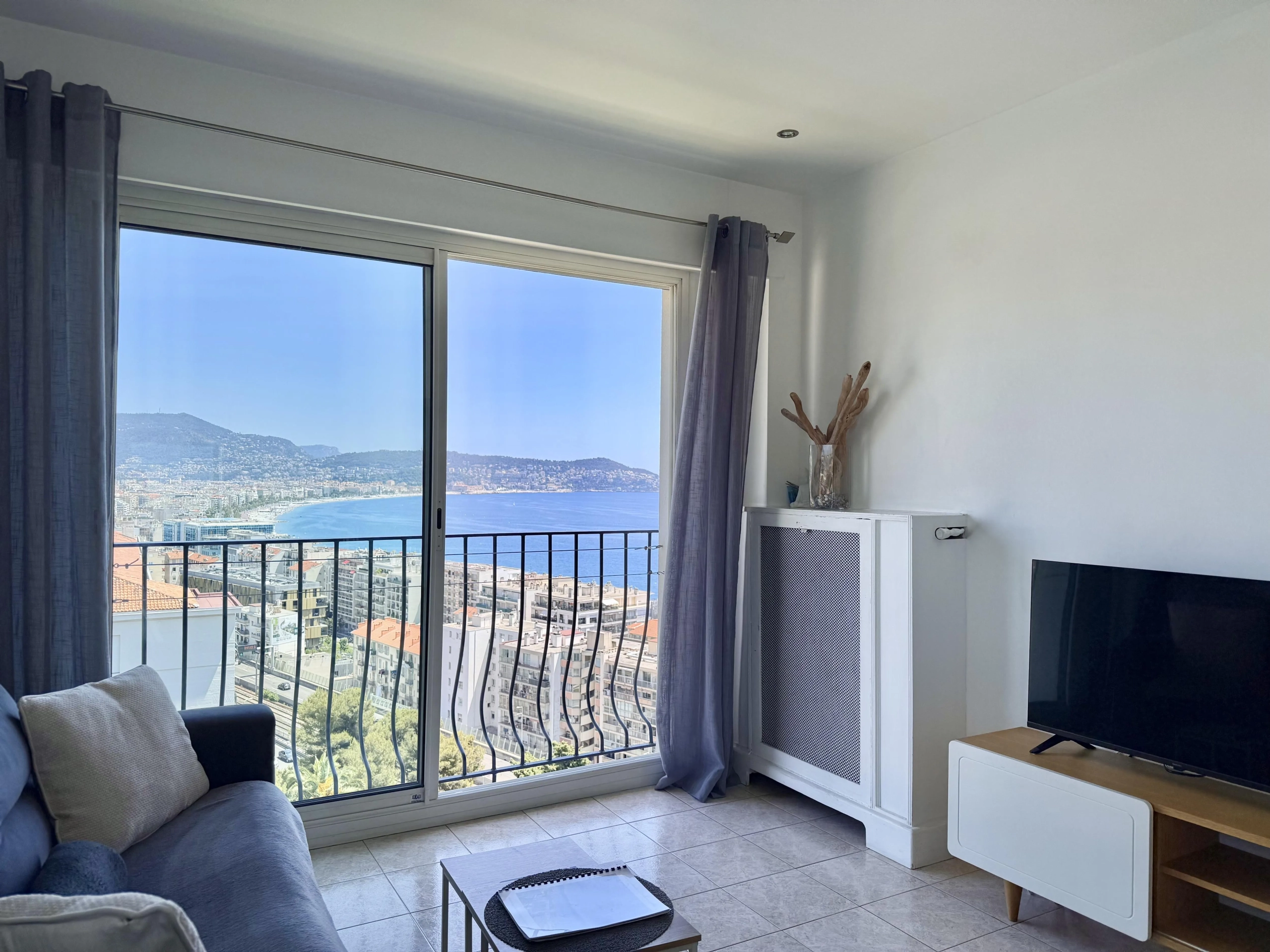 Appartement type studio bis de 30 m² avec vue mer à Fabron, Nice 