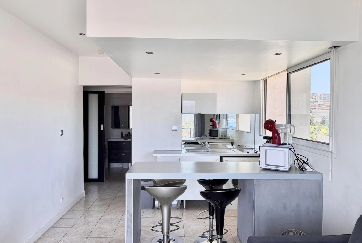 Appartement type studio bis de 30 m² avec vue mer à Fabron, Nice 