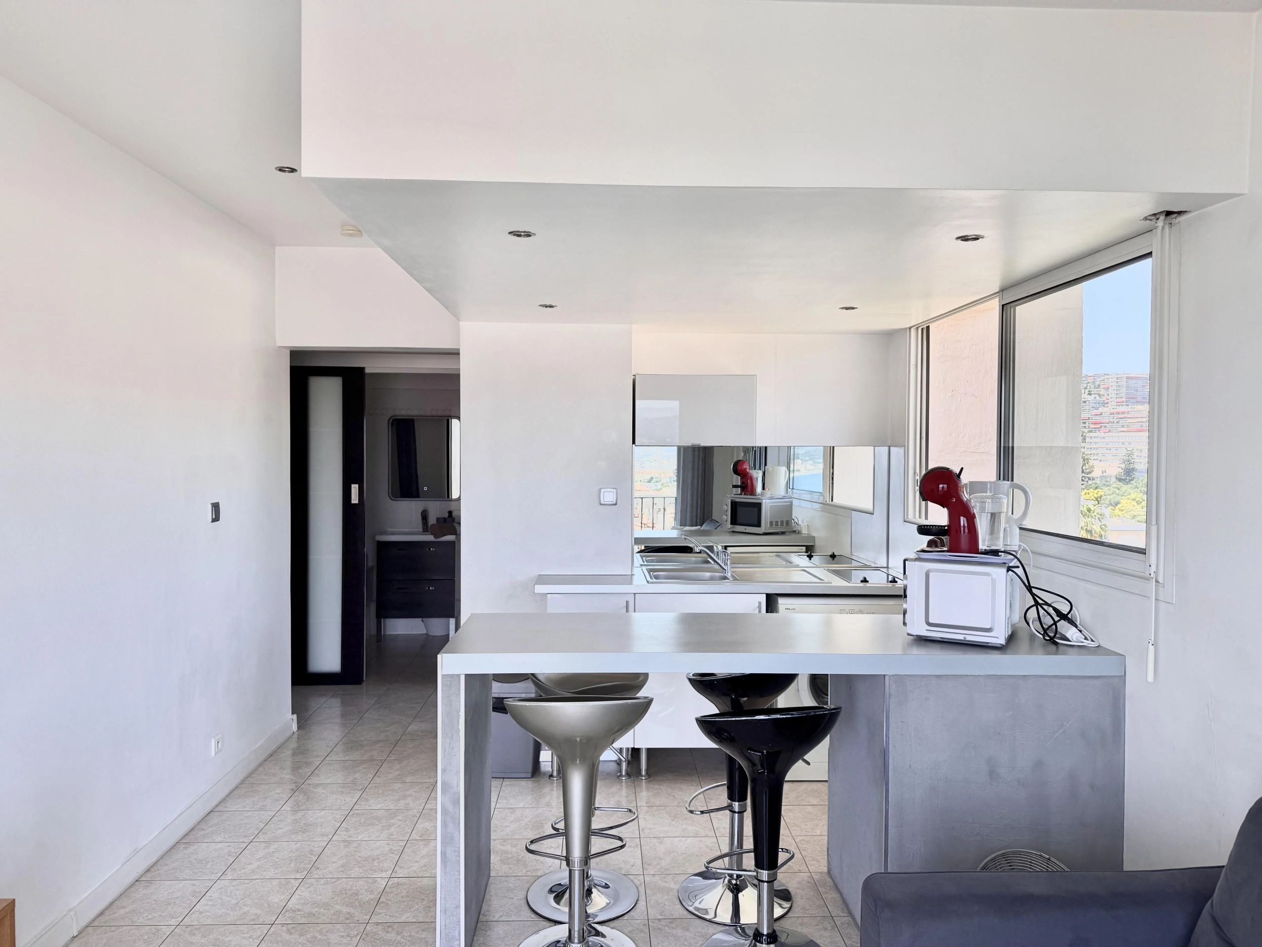 Appartement type studio bis de 30 m² avec vue mer à Fabron, Nice 